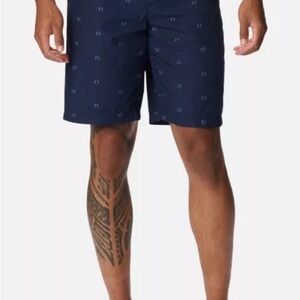 Columbia Men's Green Casual Shorts. Size 42. NWT